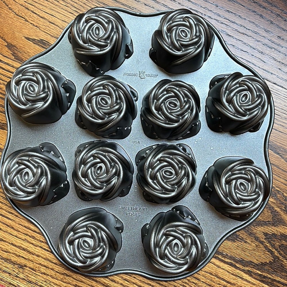 Nordic Ware Sweetheart Rose Cake Pan - Platinum